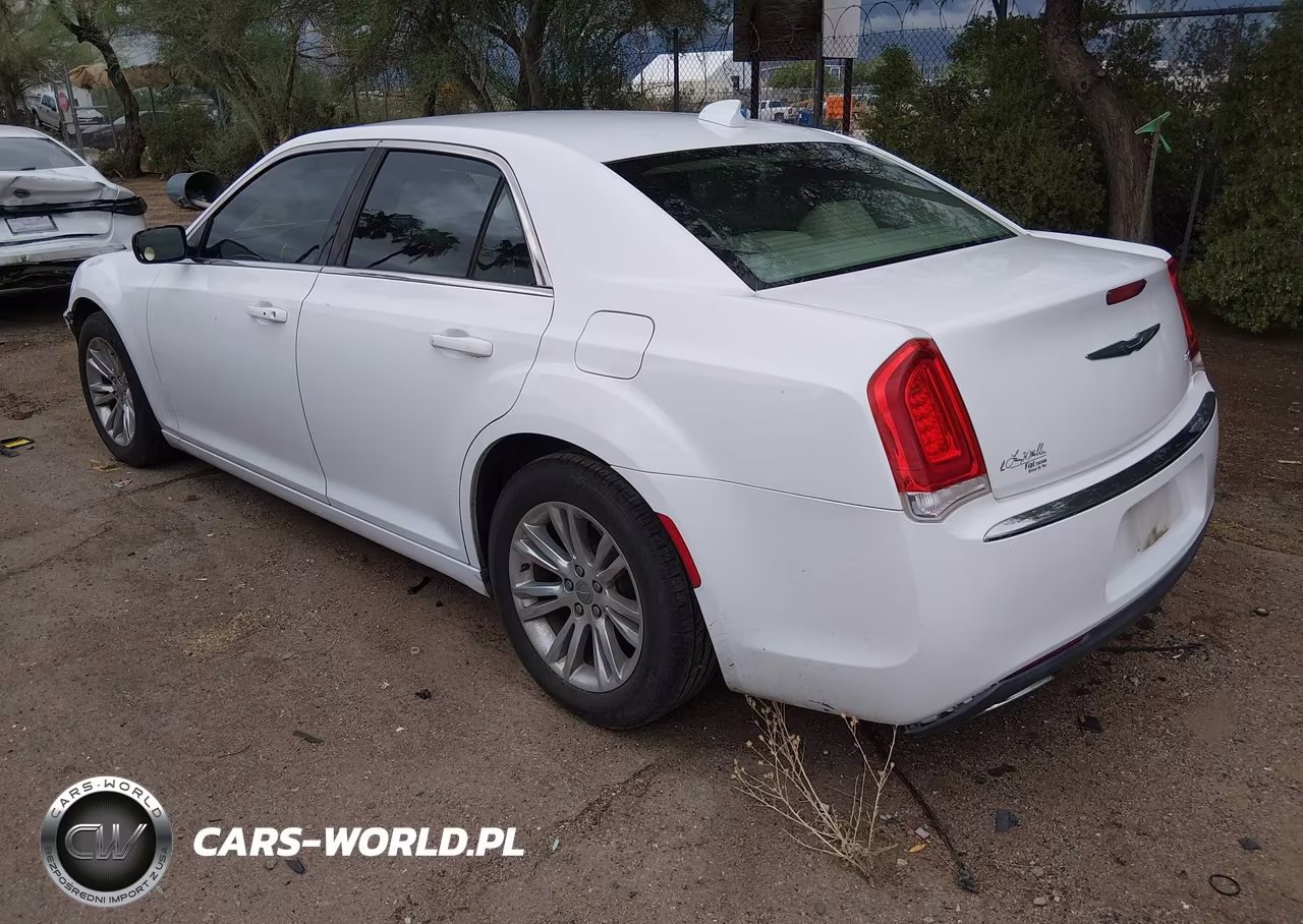2015 Chrysler 300 Limited VIN:2C3CCAAG8FH802102 - 3