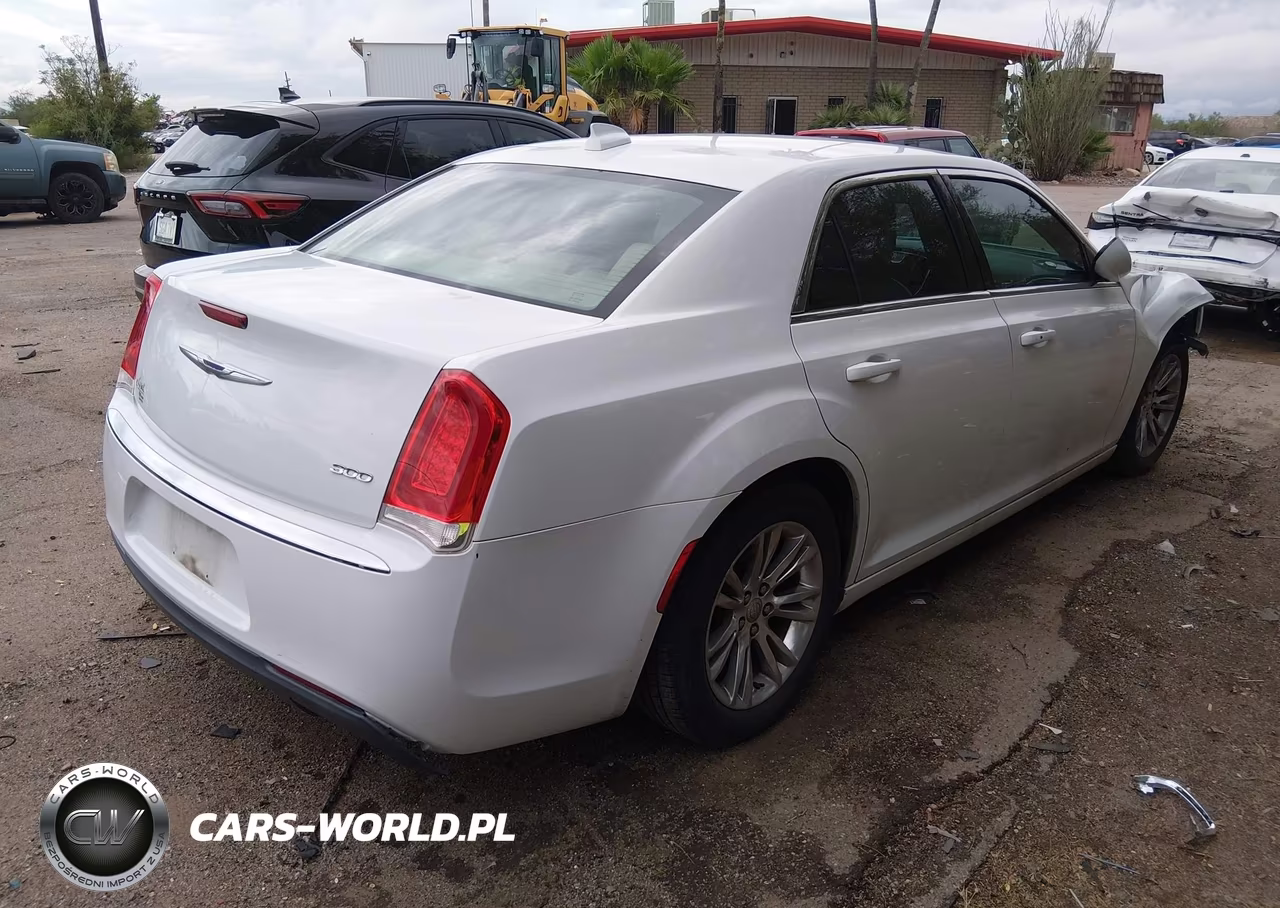 2015 Chrysler 300 Limited VIN:2C3CCAAG8FH802102 - 4