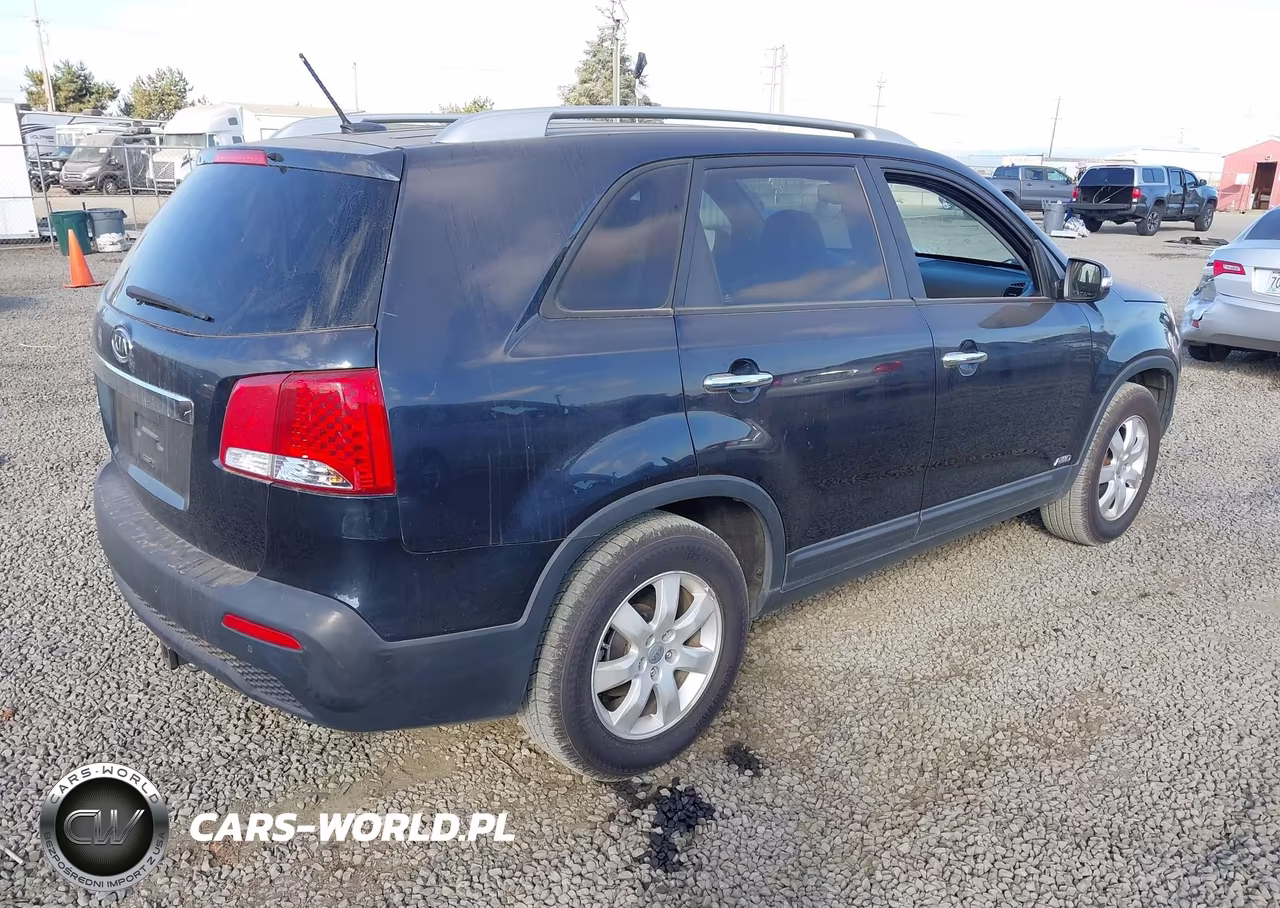 2013 Kia Sorento Lx V6 VIN:5XYKTDA20DG397801 - 4