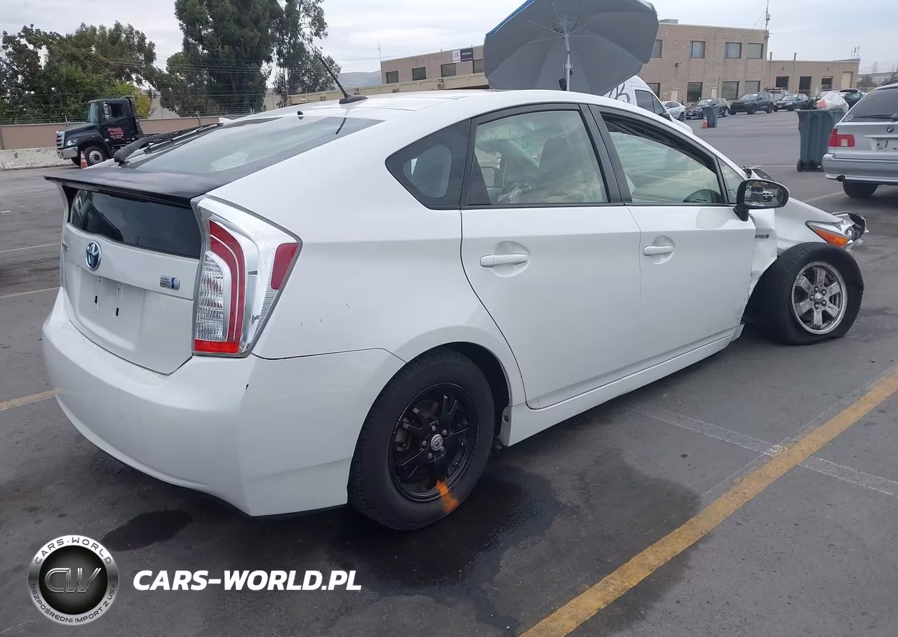 2012 Toyota Prius Three VIN:JTDKN3DU3C5531242 - 4