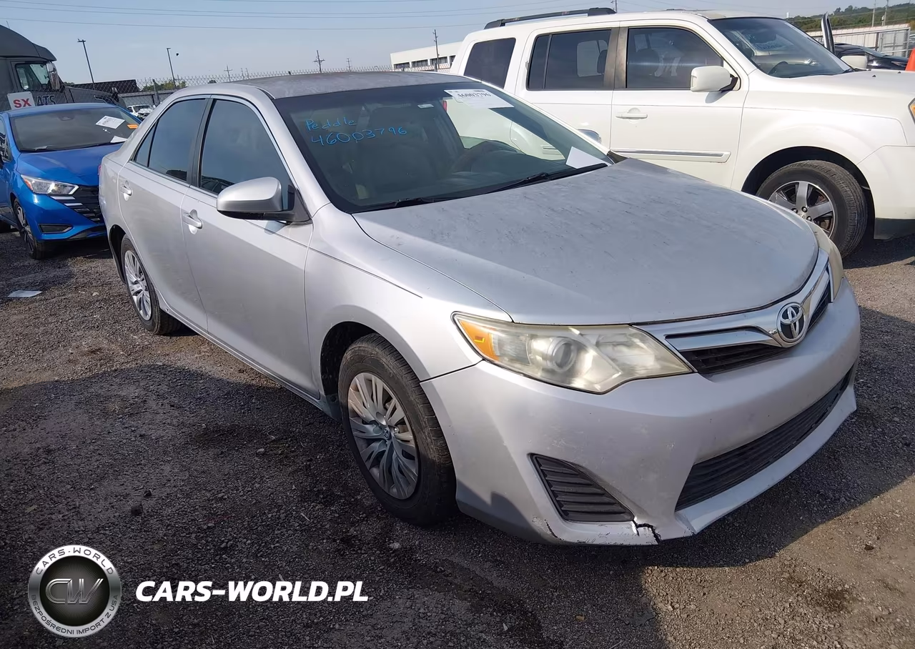2012 Toyota Camry Le – zdjęcie 1 z 11