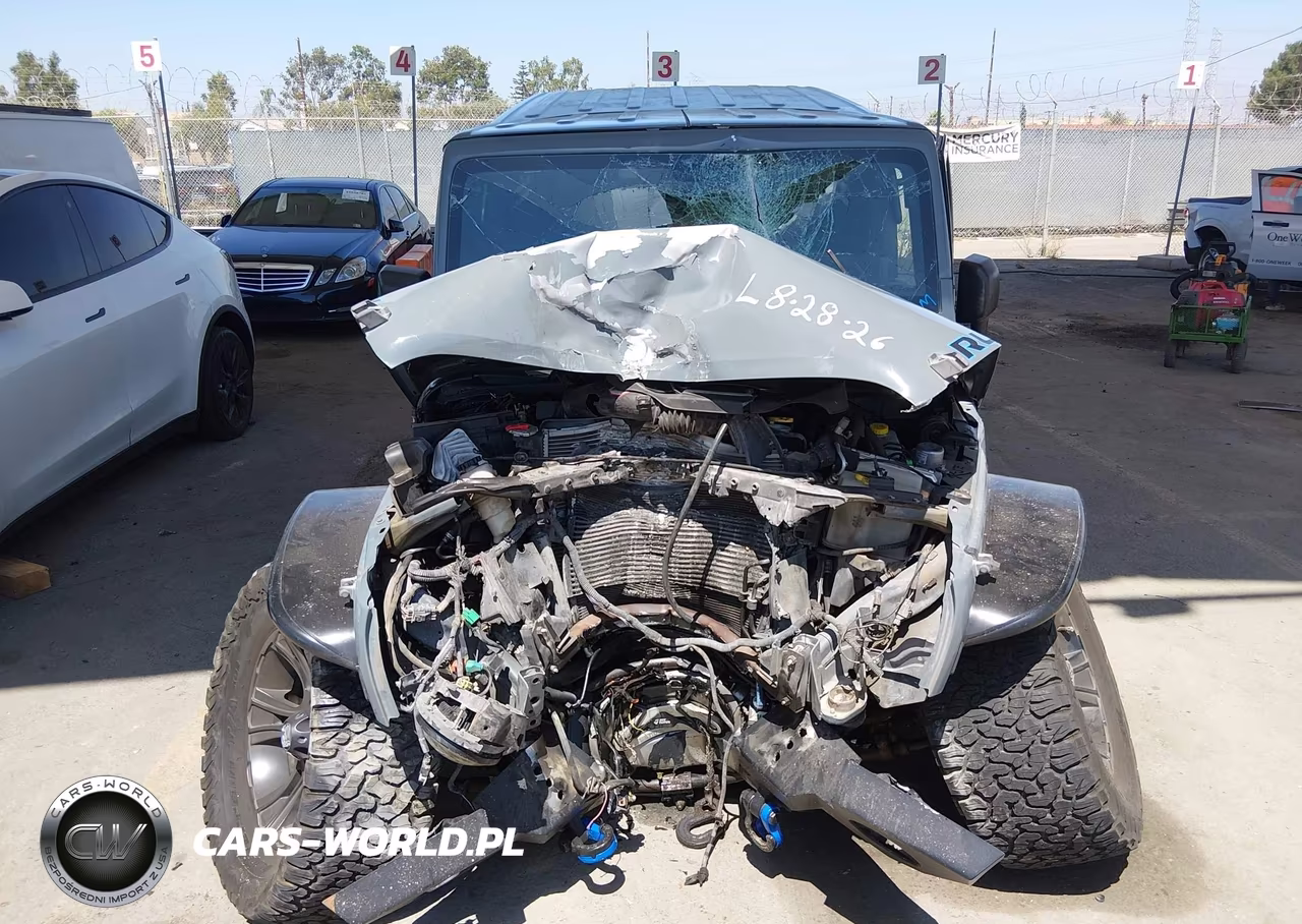 2015 Jeep Wrangler Unlimited Sahara VIN:1C4HJWEG0FL734752 - 11