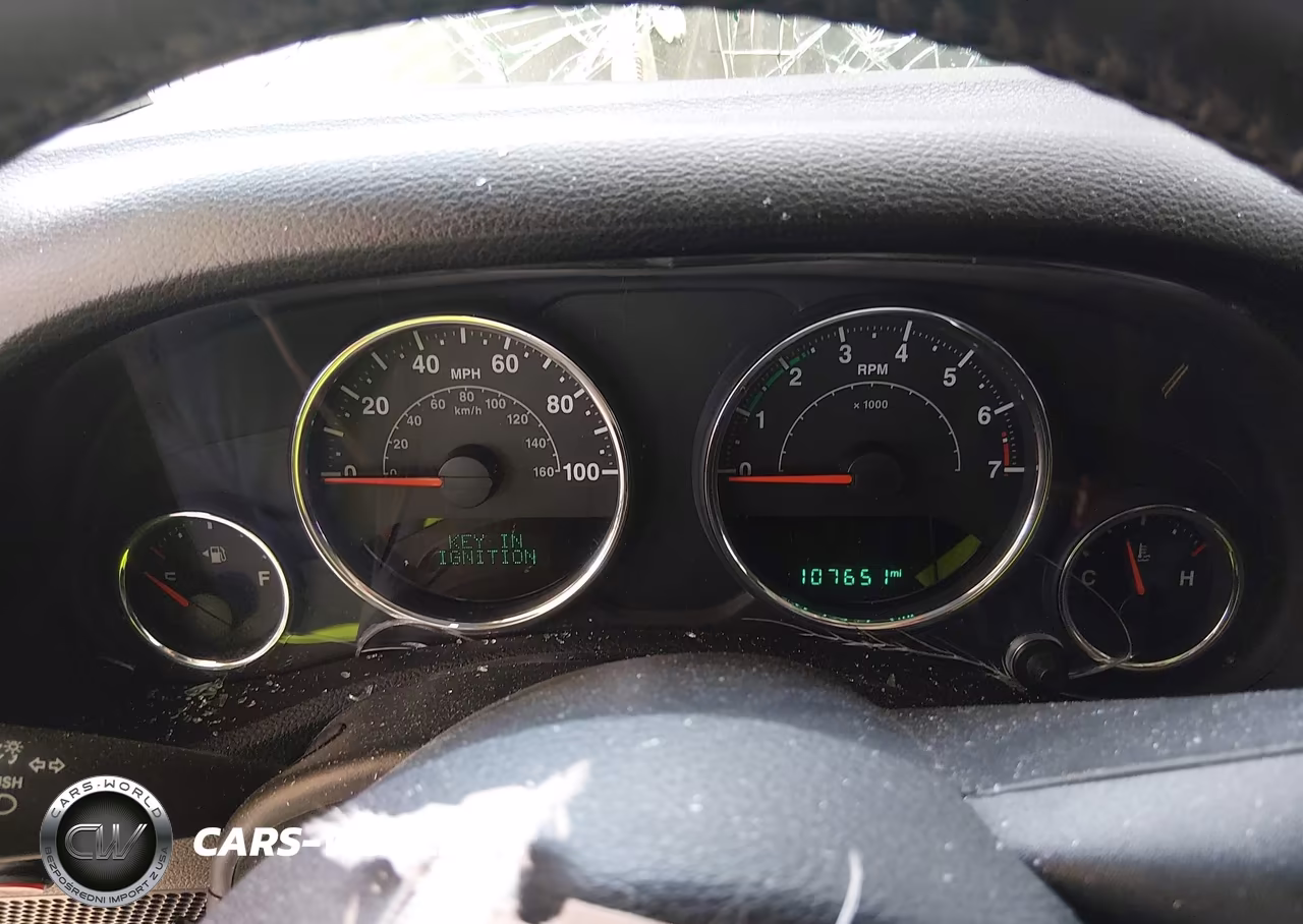 2015 Jeep Wrangler Unlimited Sahara VIN:1C4HJWEG0FL734752 - 7