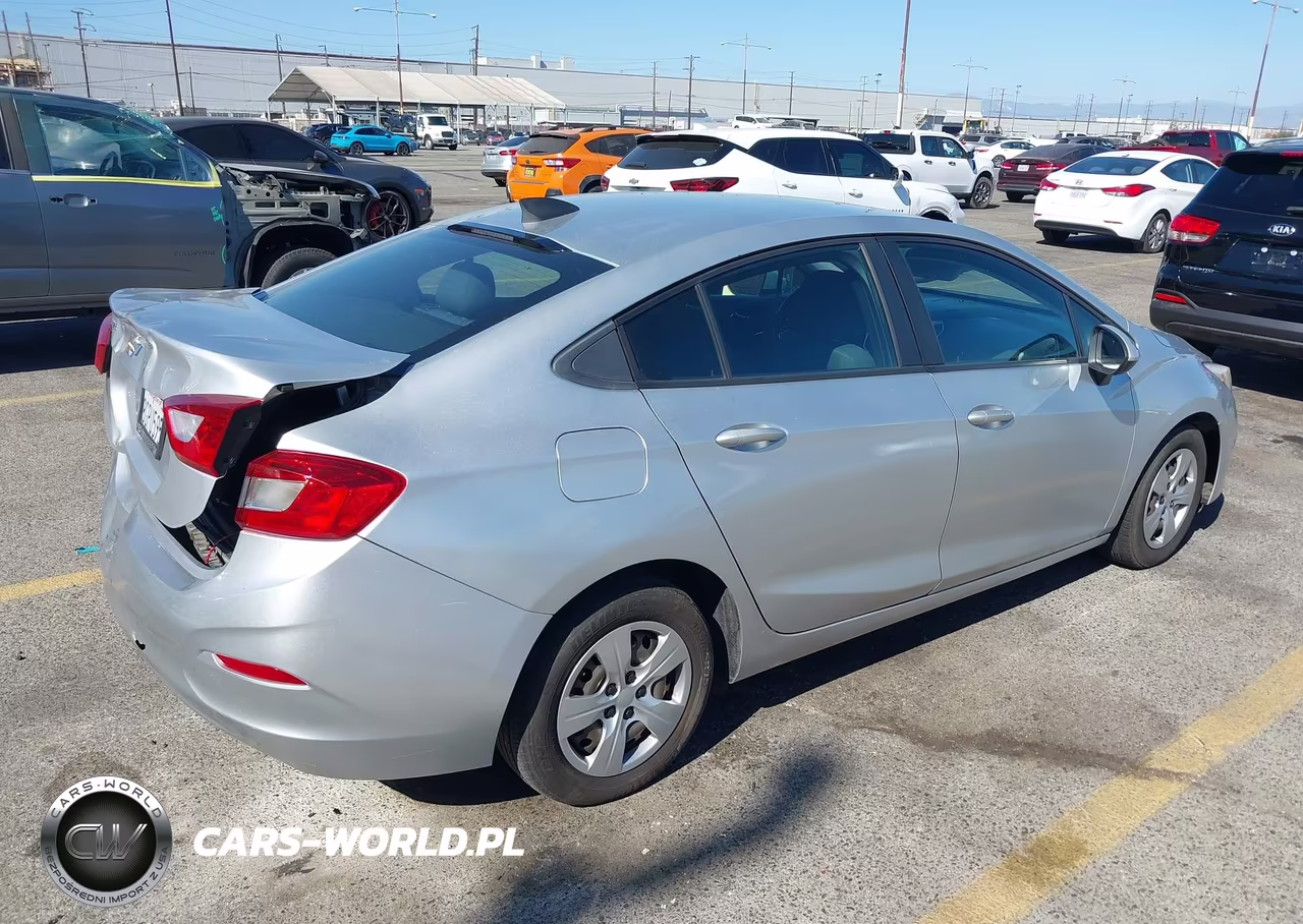 2018 Chevrolet Cruze Ls Auto VIN:1G1BC5SM0J7215926 - 4