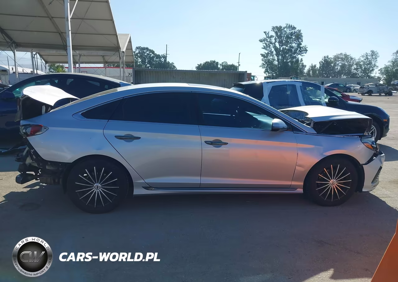 2018 Hyundai Sonata Sport VIN:5NPE34AF4JH669836 - 14