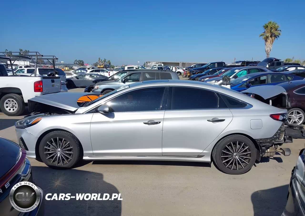 2018 Hyundai Sonata Sport VIN:5NPE34AF4JH669836 - 15