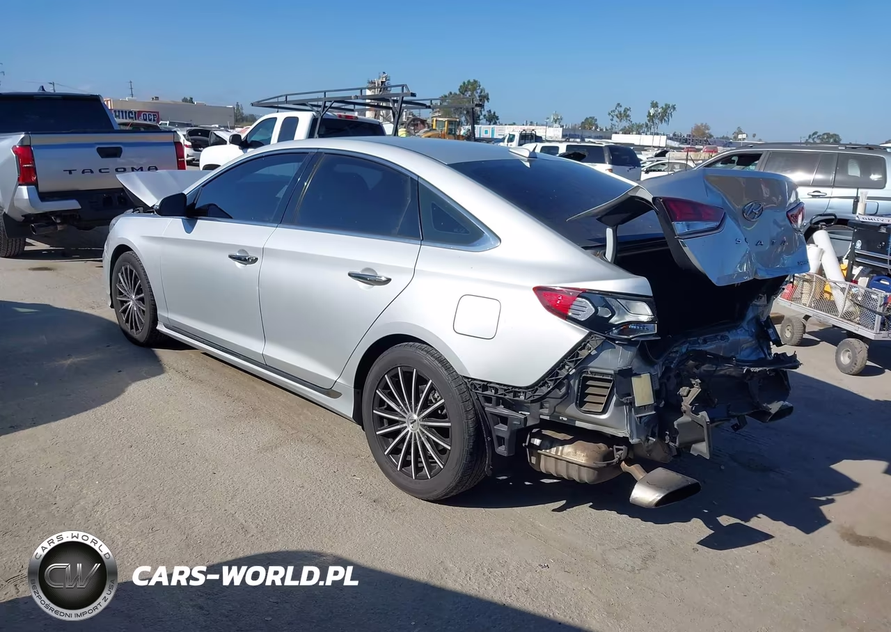 2018 Hyundai Sonata Sport VIN:5NPE34AF4JH669836 - 3