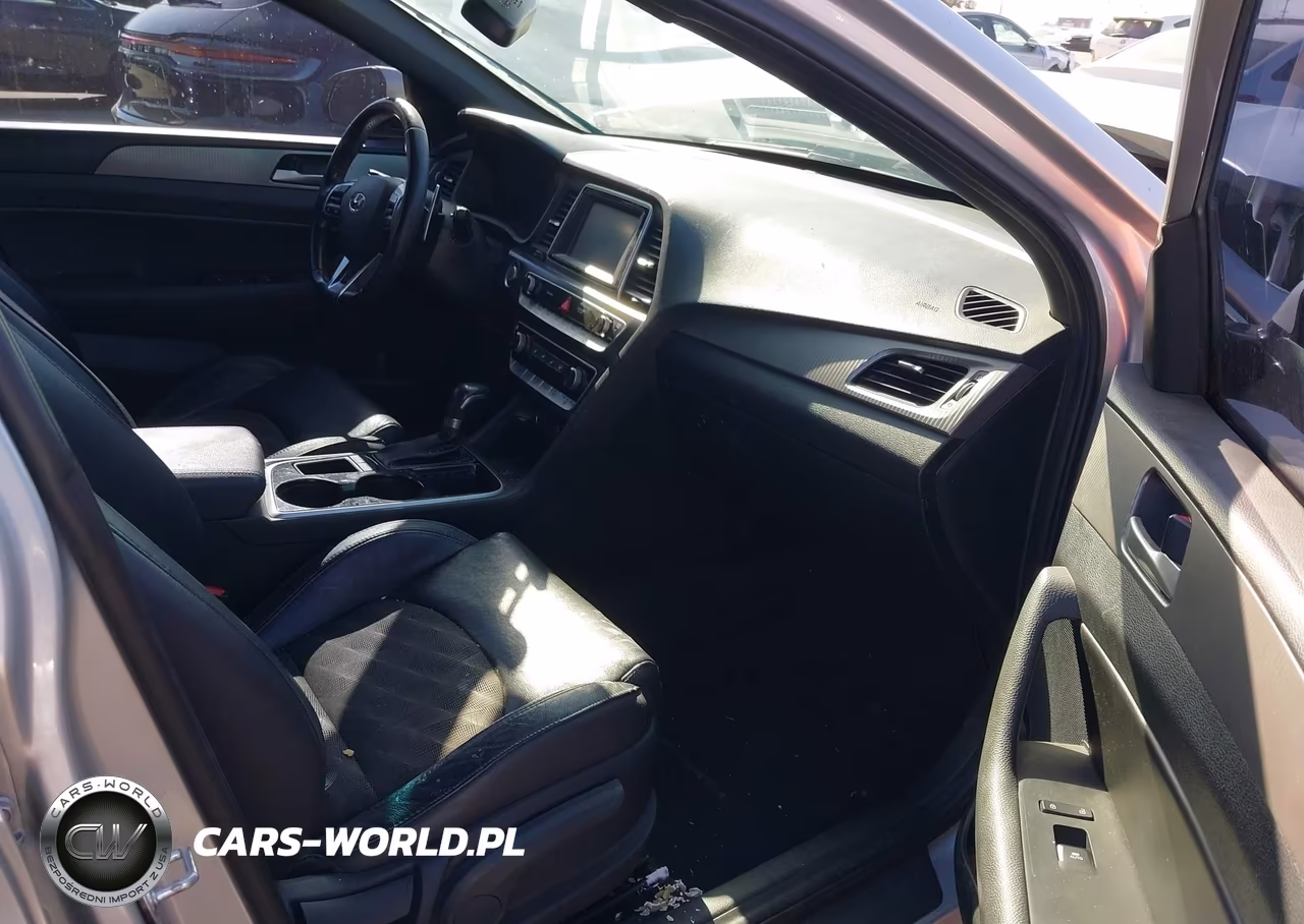 2018 Hyundai Sonata Sport VIN:5NPE34AF4JH669836 - 5