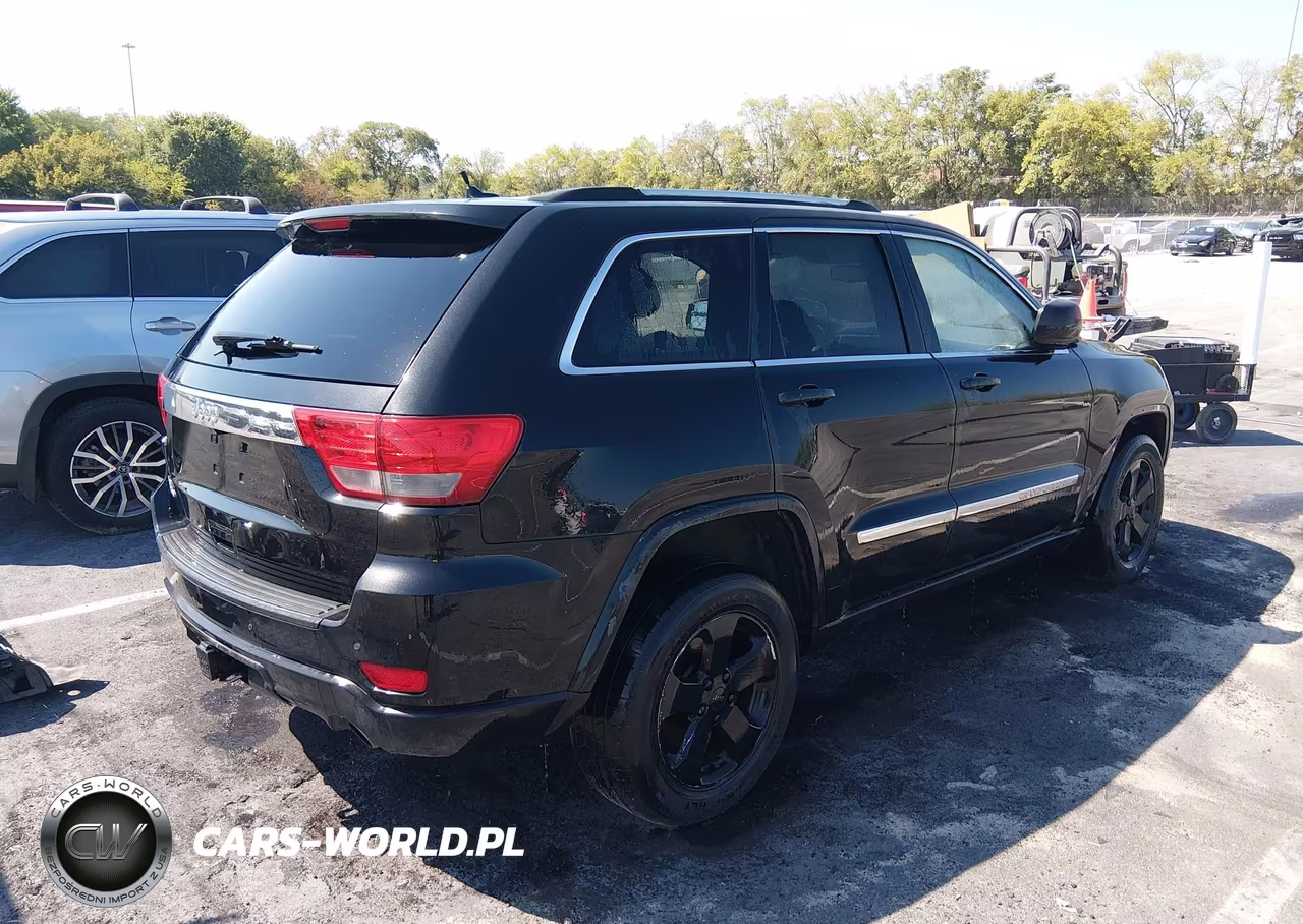 2011 Jeep Grand Cherokee Laredo VIN:1J4RR4GT5BC610220 - 4