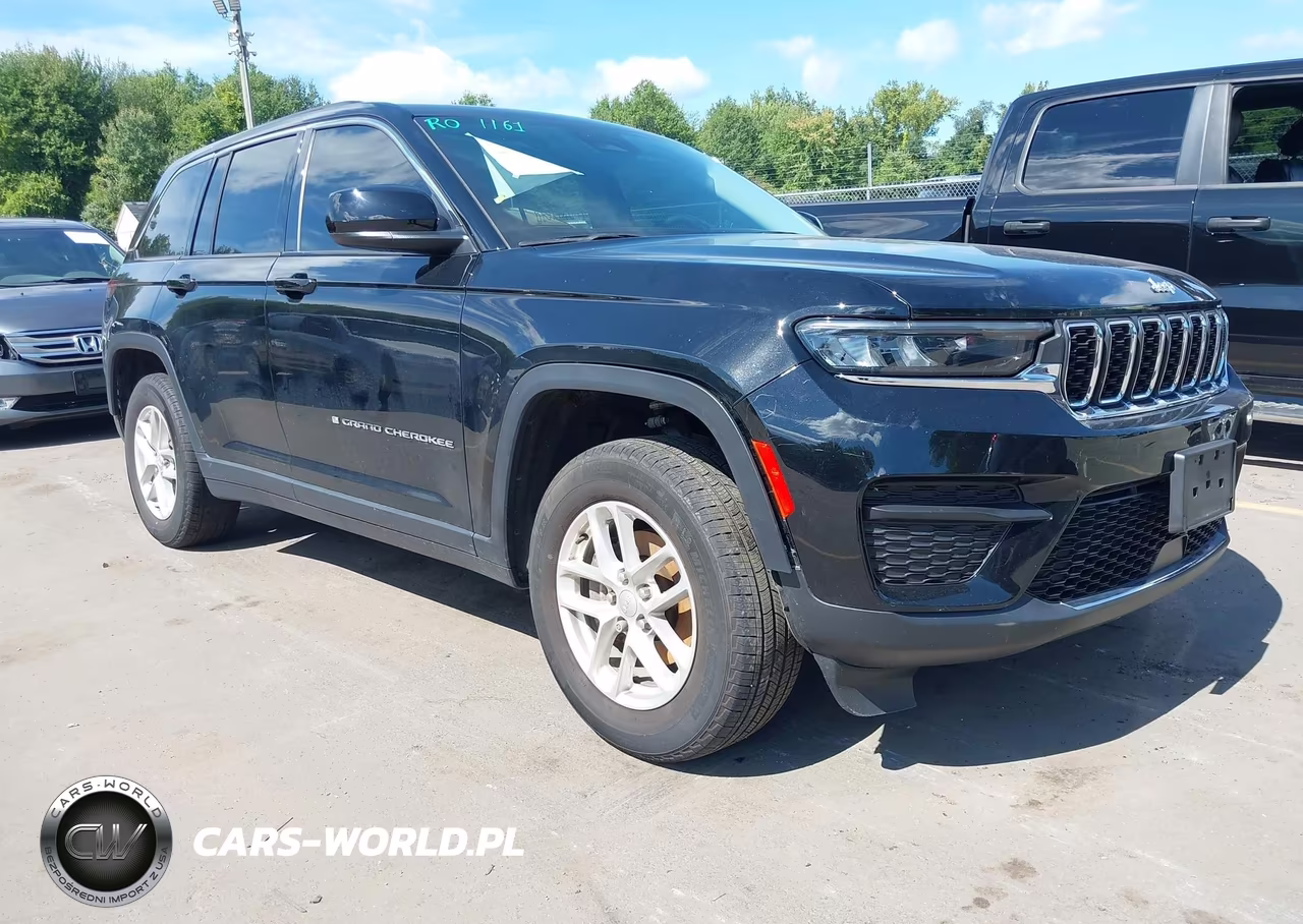 2023 Jeep Grand Cherokee Laredo 4X4