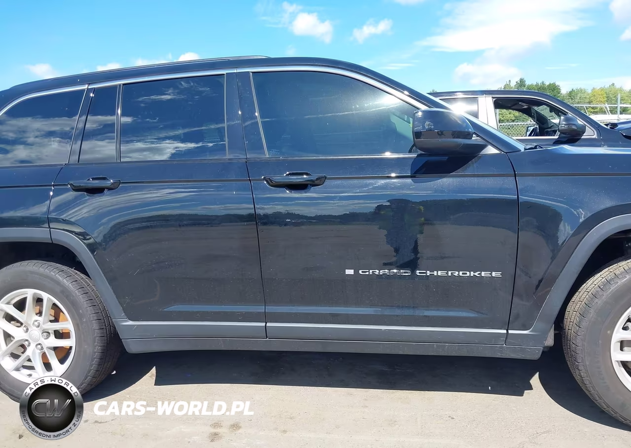 2023 Jeep Grand Cherokee Laredo 4X4 VIN:1C4RJHAG5PC548471 - 13