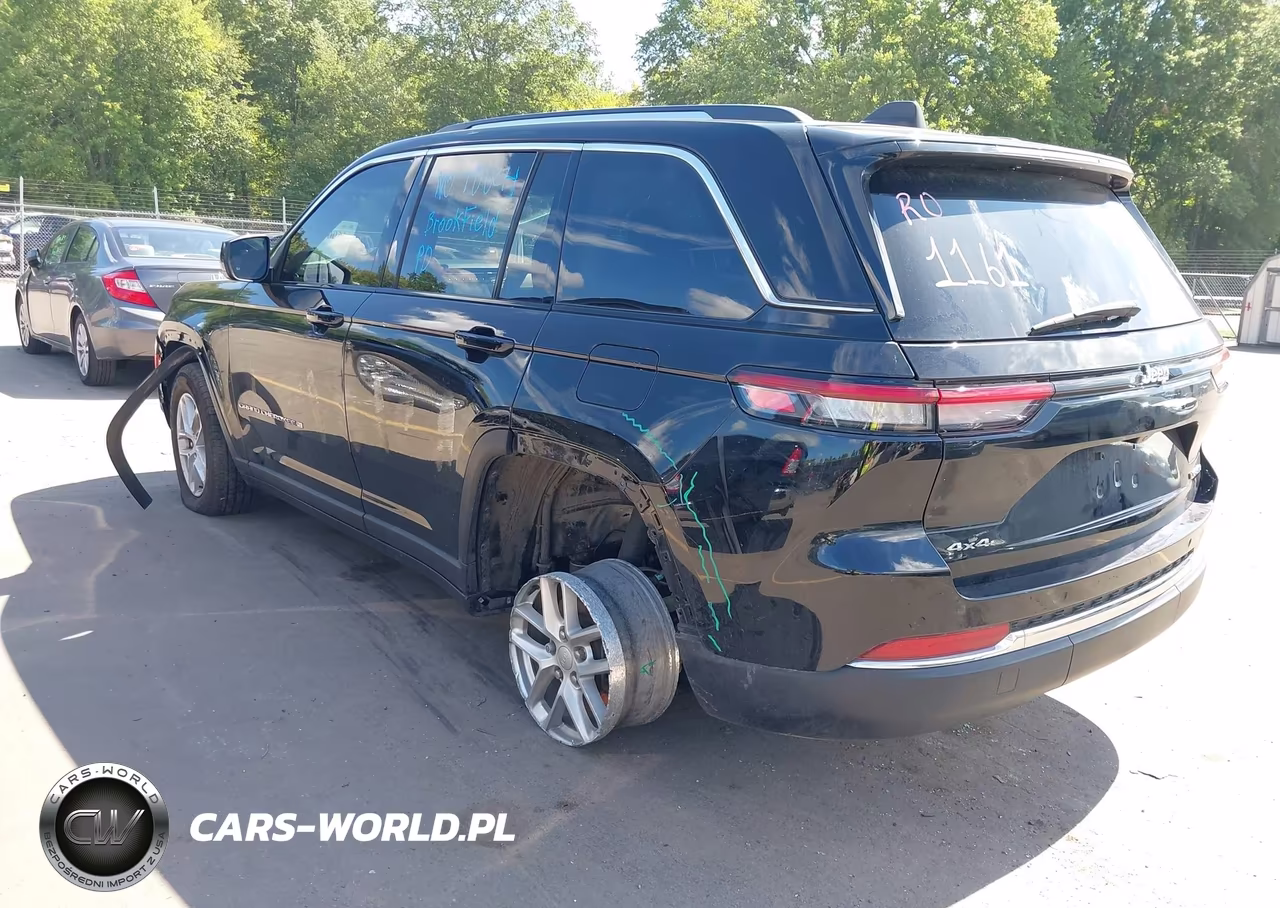 2023 Jeep Grand Cherokee Laredo 4X4 VIN:1C4RJHAG5PC548471 - 3