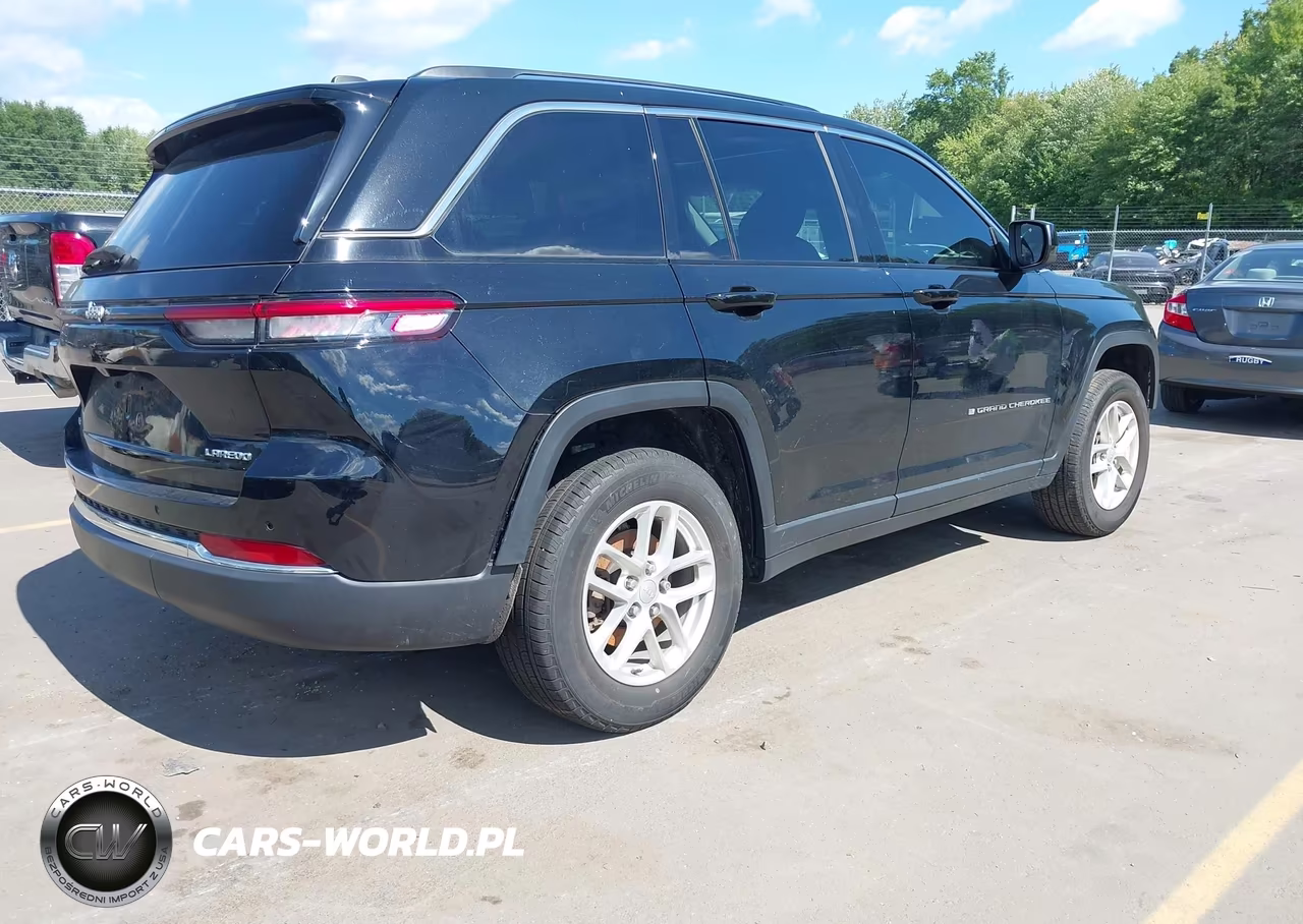 2023 Jeep Grand Cherokee Laredo 4X4 VIN:1C4RJHAG5PC548471 - 4