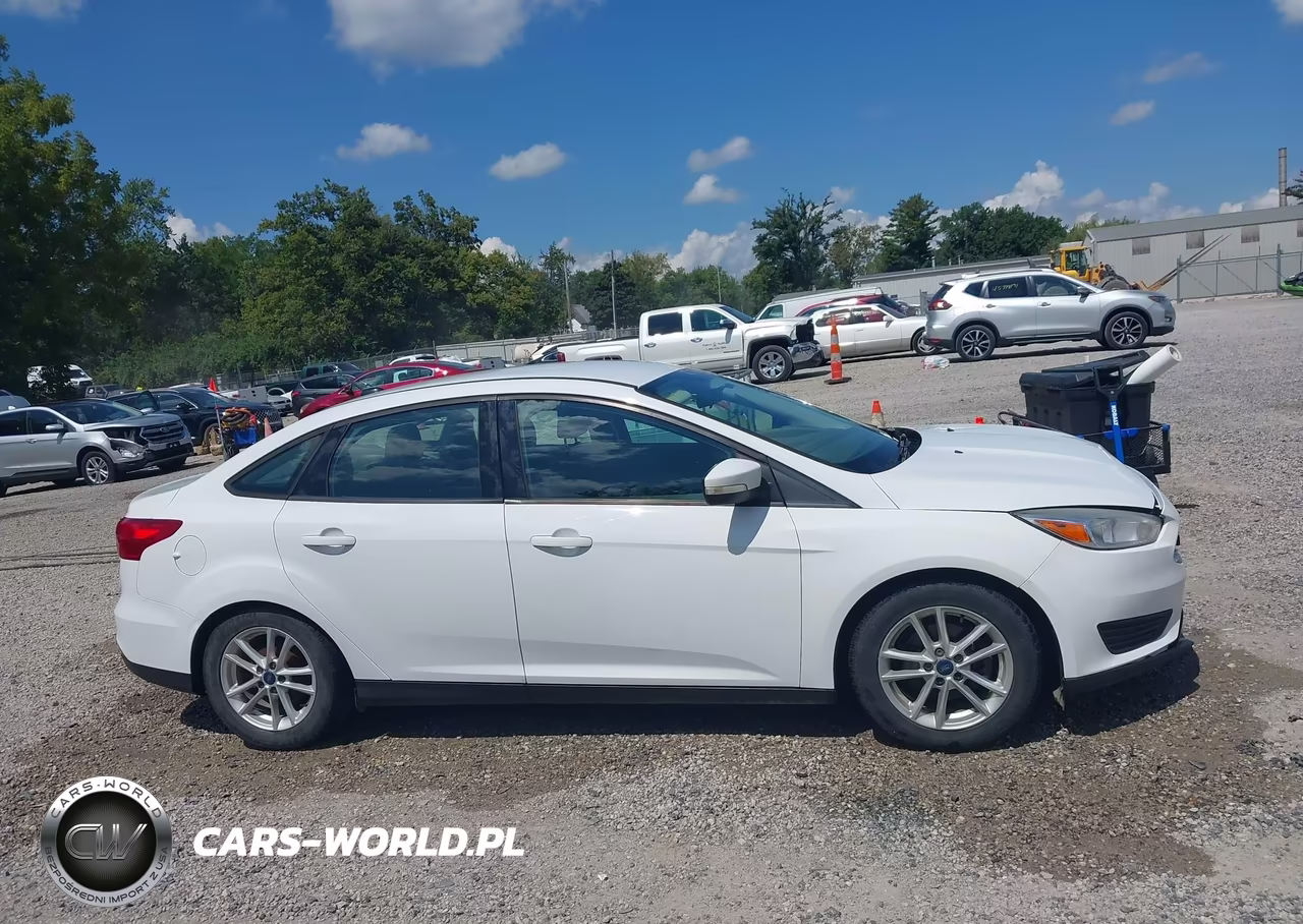 2017 Ford Focus Se VIN:1FADP3F24HL300020 - 13