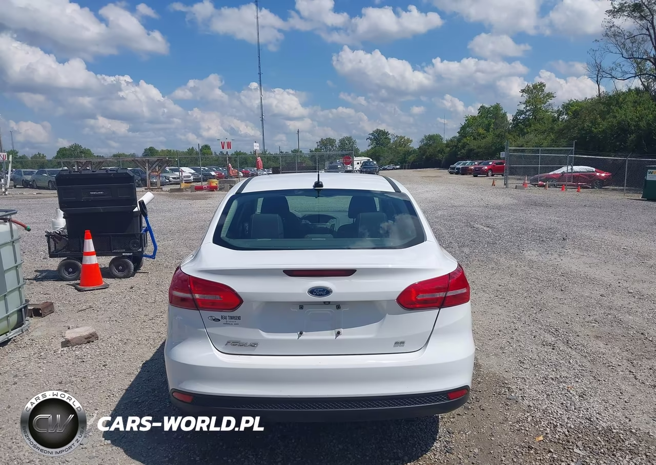 2017 Ford Focus Se VIN:1FADP3F24HL300020 - 16