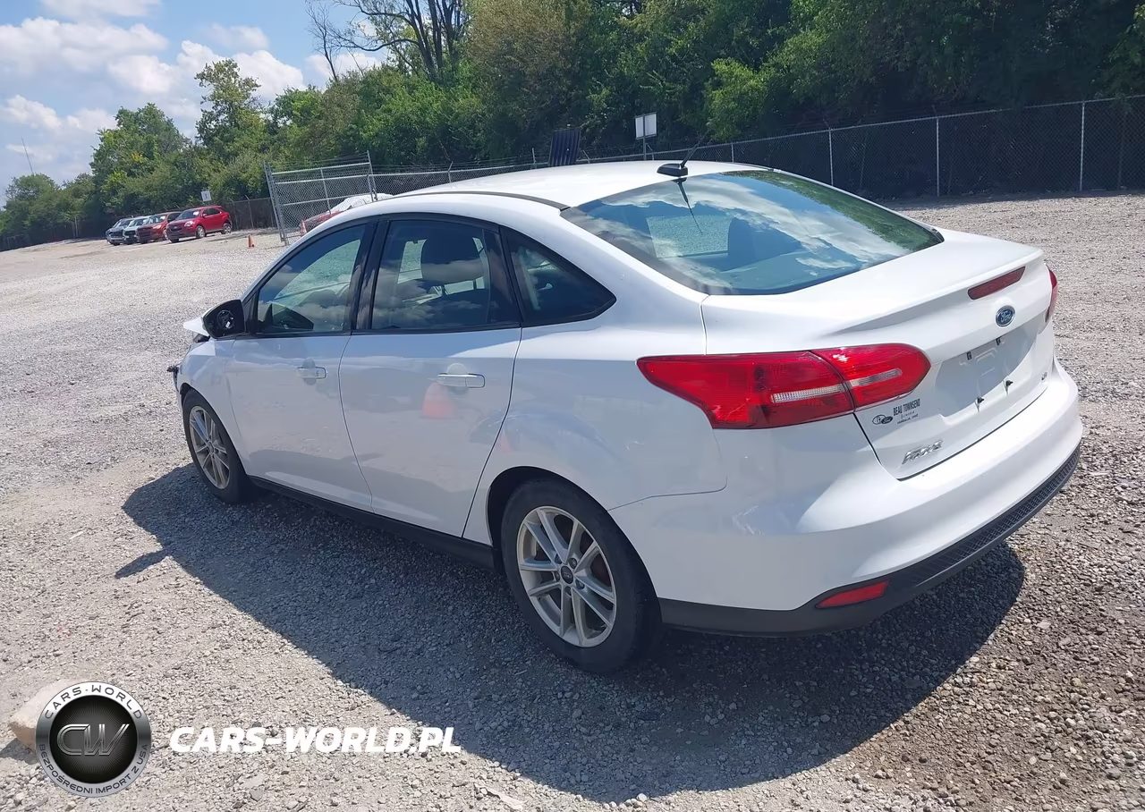 2017 Ford Focus Se VIN:1FADP3F24HL300020 - 3