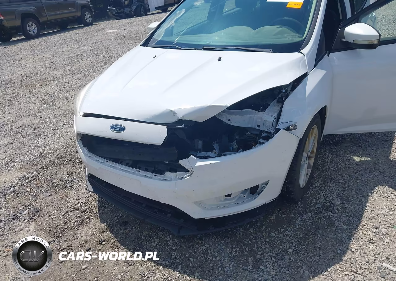 2017 Ford Focus Se VIN:1FADP3F24HL300020 - 6