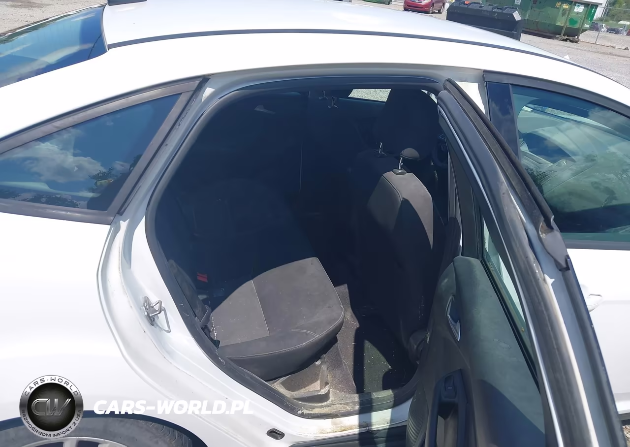 2017 Ford Focus Se VIN:1FADP3F24HL300020 - 8