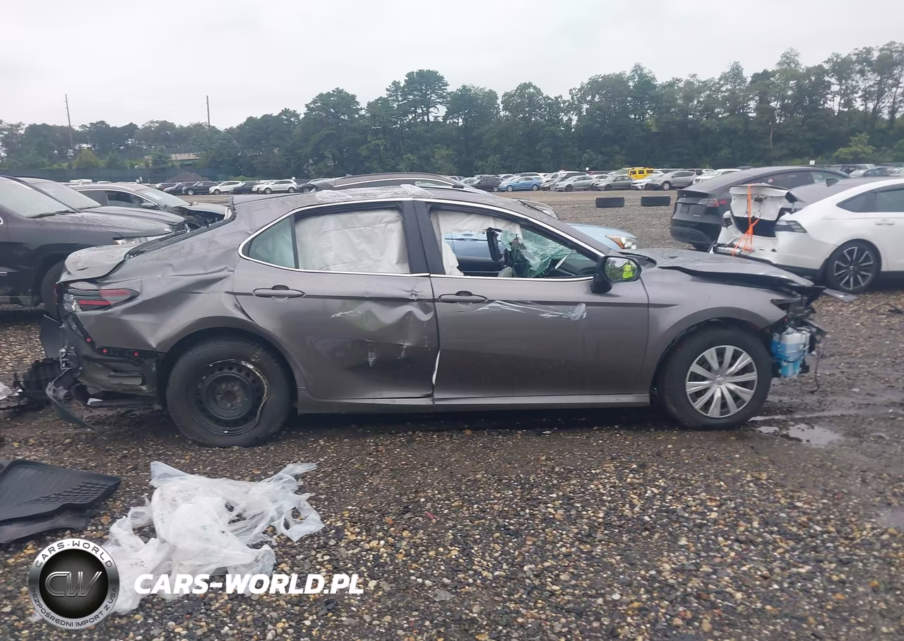 2024 Toyota Camry Hybrid Le VIN:4T1H31AK4RU069839 - 12