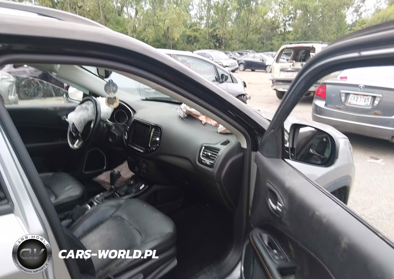 2018 Jeep Compass Limited 4X4 VIN:3C4NJDCB7JT359812 - 5