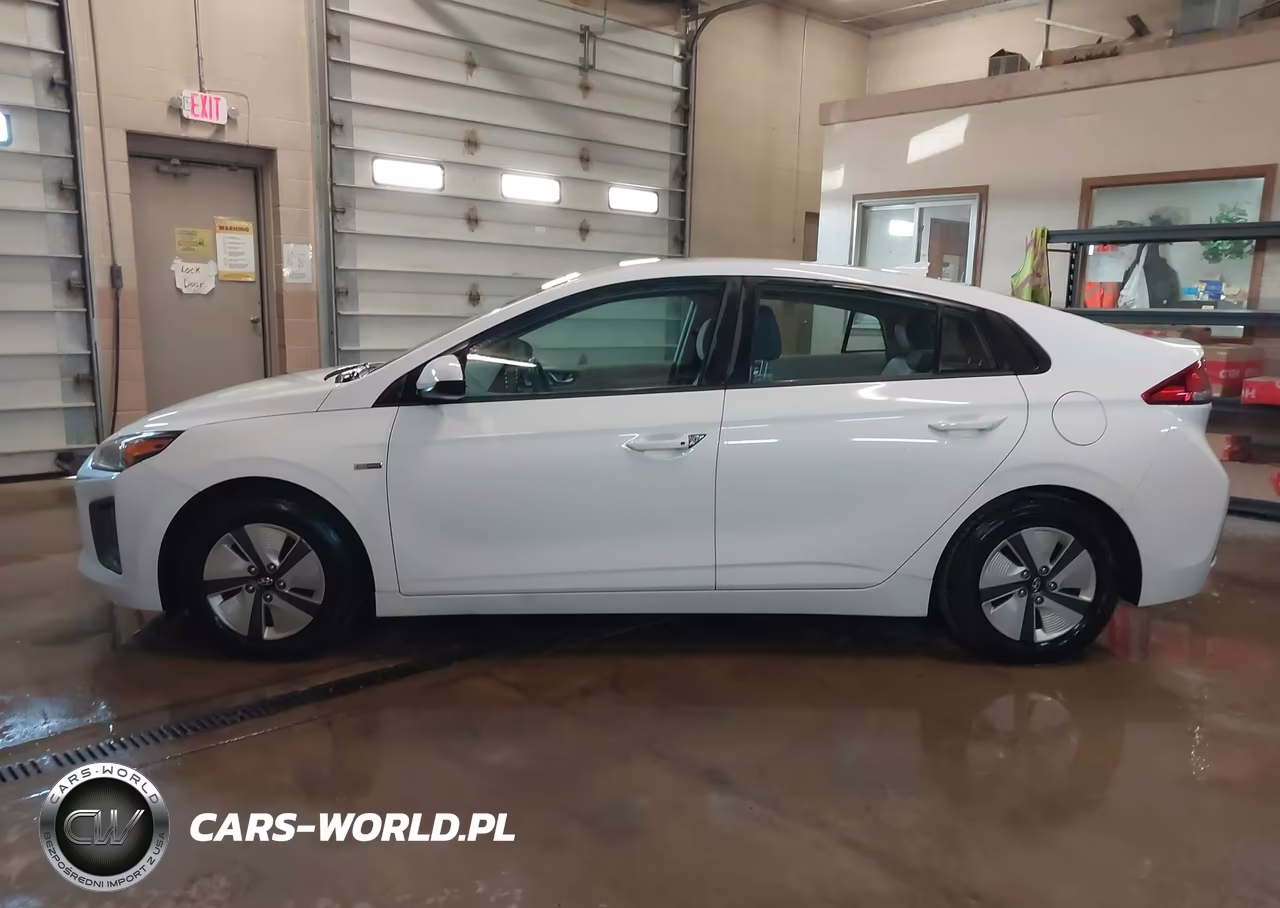 2020 Hyundai Ioniq Hybrid Blue VIN:KMHC65LC3LU233071 - 18