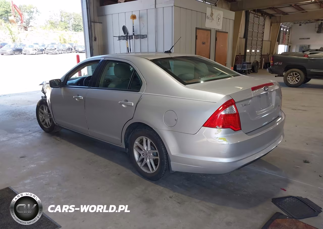 2011 Ford Fusion S VIN:3FAHP0GA7BR327954 - 3