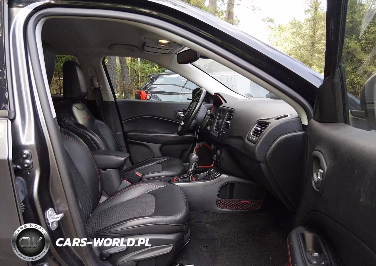 2019 Jeep Compass Trailhawk 4X4 VIN:3C4NJDDB0KT754155 - 5