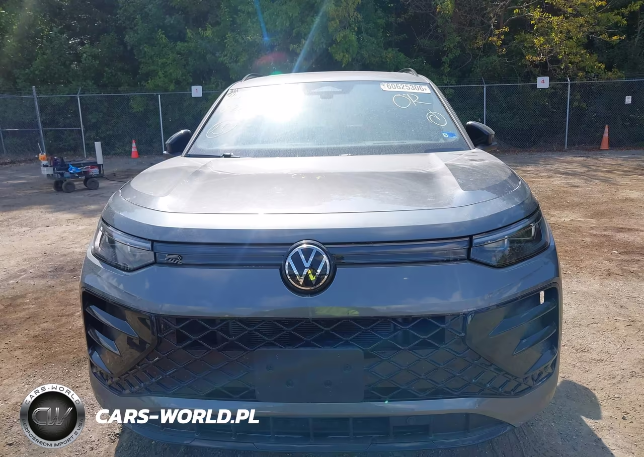 2025 Volkswagen Tiguan 2.0T Se R-Line Black VIN:3VVGR7RM8SM024714 - 12