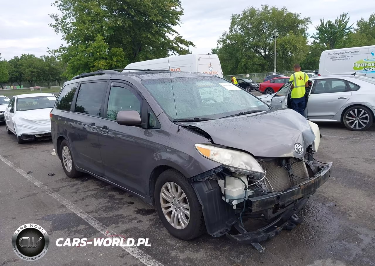 2014 Toyota Sienna Xle V6 8 Passenger – zdjęcie 1 z 16