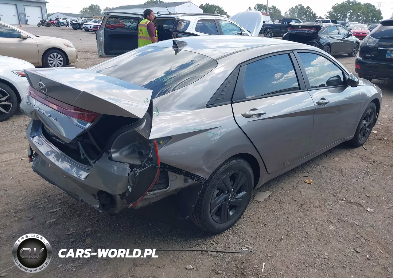 2023 Hyundai Elantra Sel VIN:KMHLM4AG1PU377939 - 4