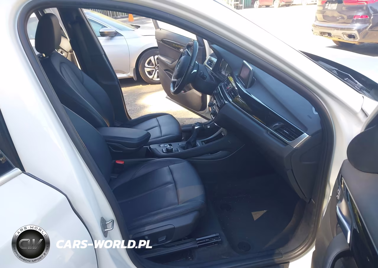 2018 BMW X1 xDrive28I VIN:WBXHT3C31J5L27077 - 5