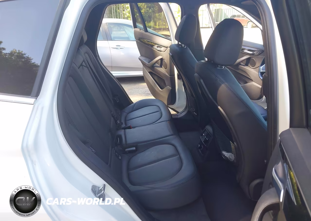 2018 BMW X1 xDrive28I VIN:WBXHT3C31J5L27077 - 8