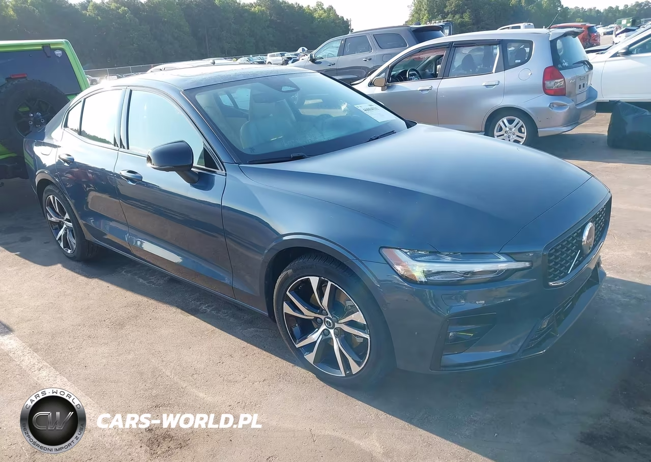 2024 Volvo S60 B5 Plus Dark Theme