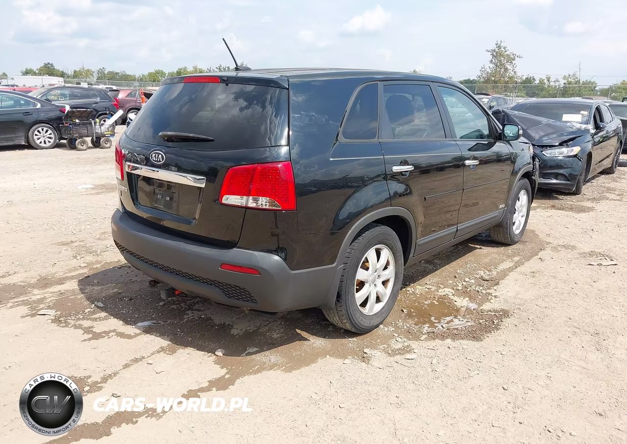 2013 Kia Sorento Lx VIN:5XYKTCA65DG410202 - 4