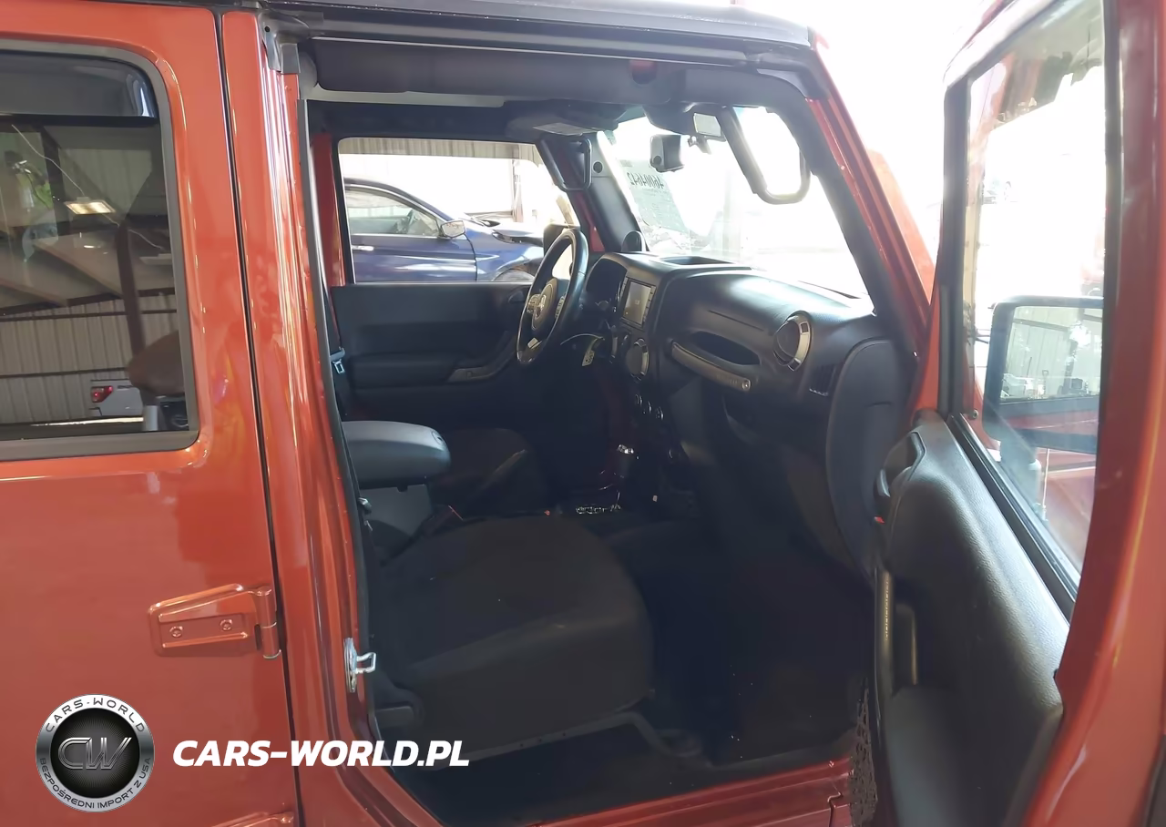2014 Jeep Wrangler Unlimited Sport VIN:1C4BJWDG7EL203392 - 5