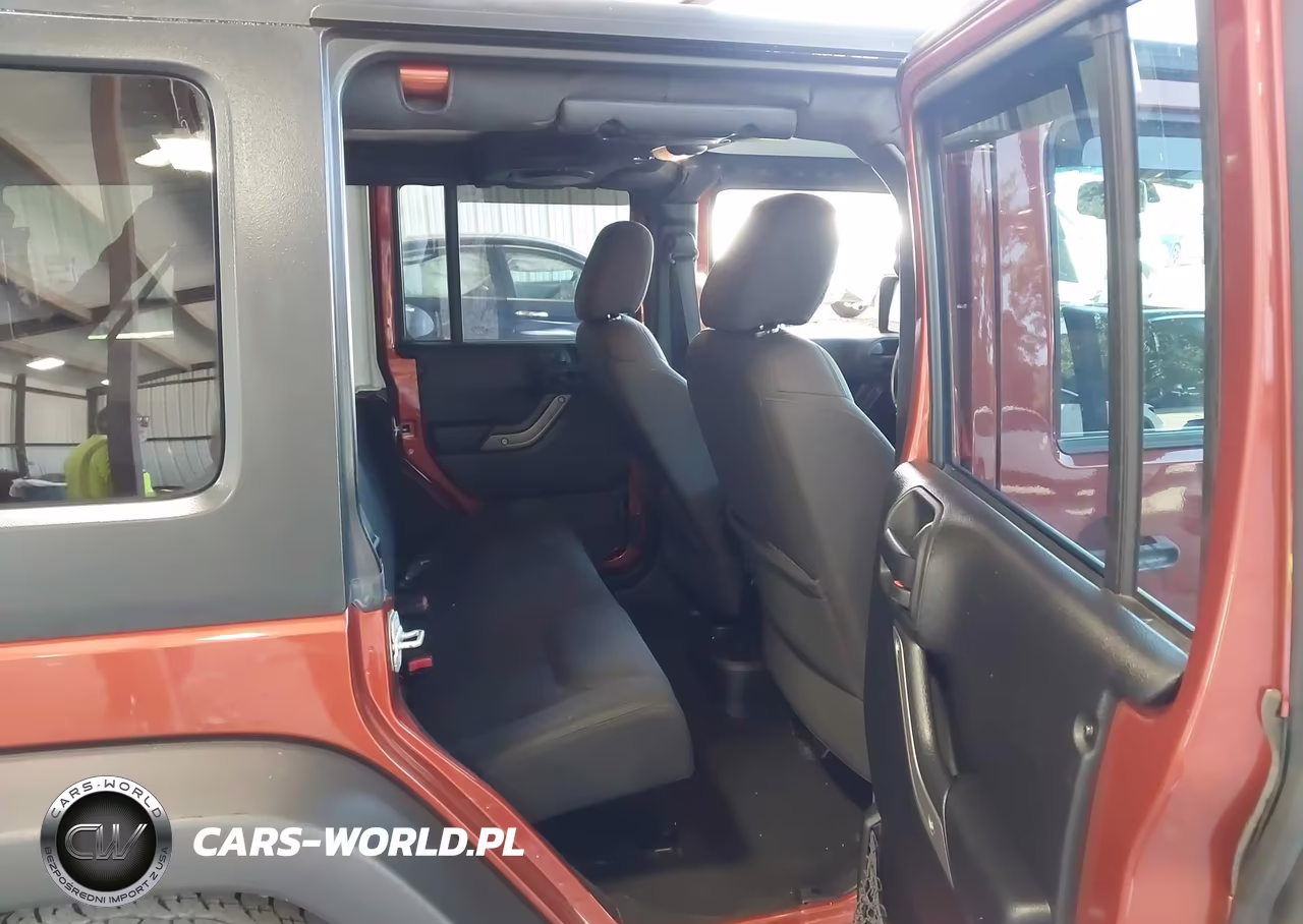 2014 Jeep Wrangler Unlimited Sport VIN:1C4BJWDG7EL203392 - 8
