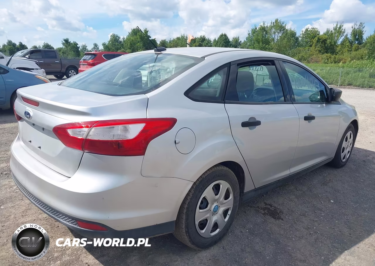 2012 Ford Focus S VIN:1FAHP3E2XCL331946 - 4