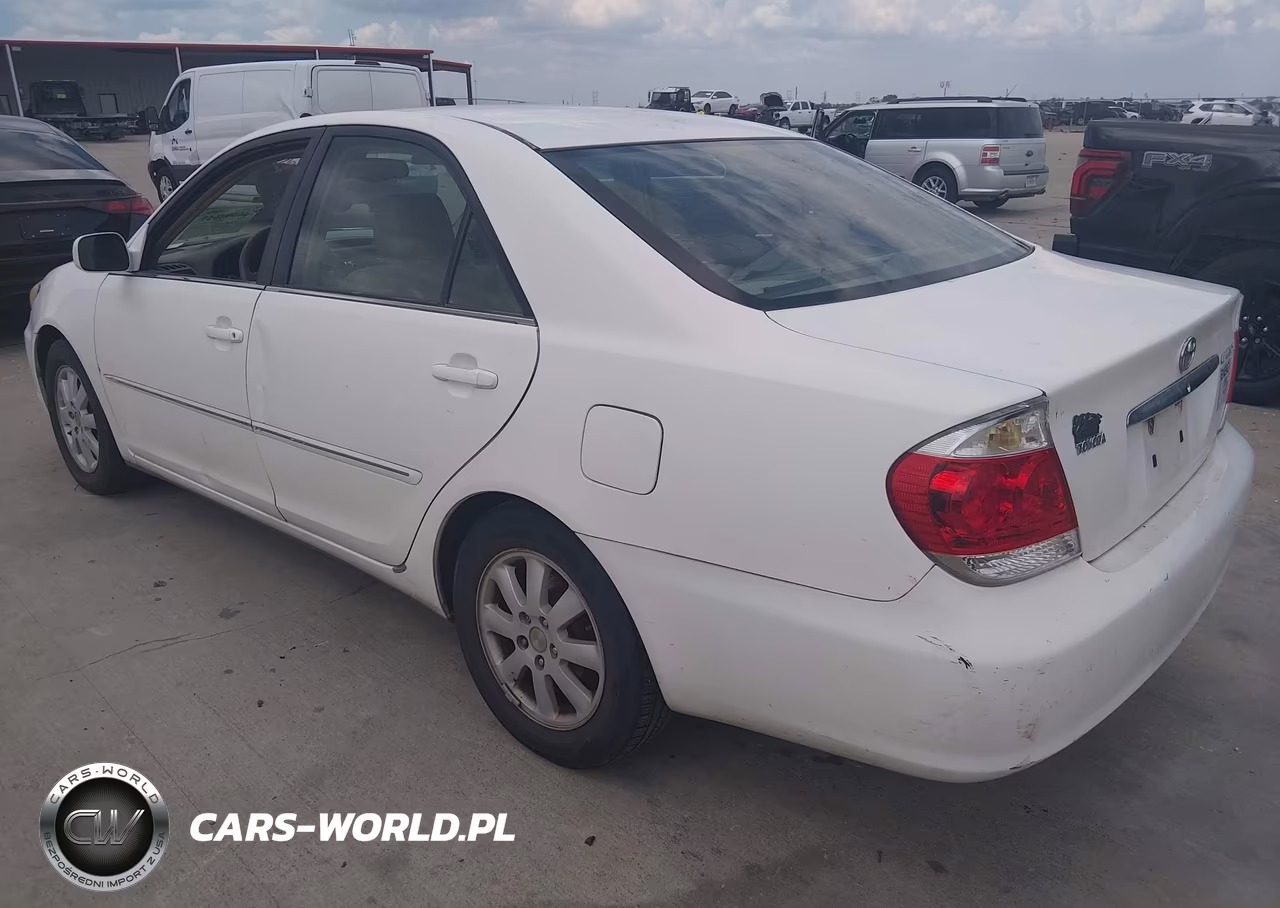 2005 Toyota Camry Xle VIN:4T1BE32K65U425888 - 3
