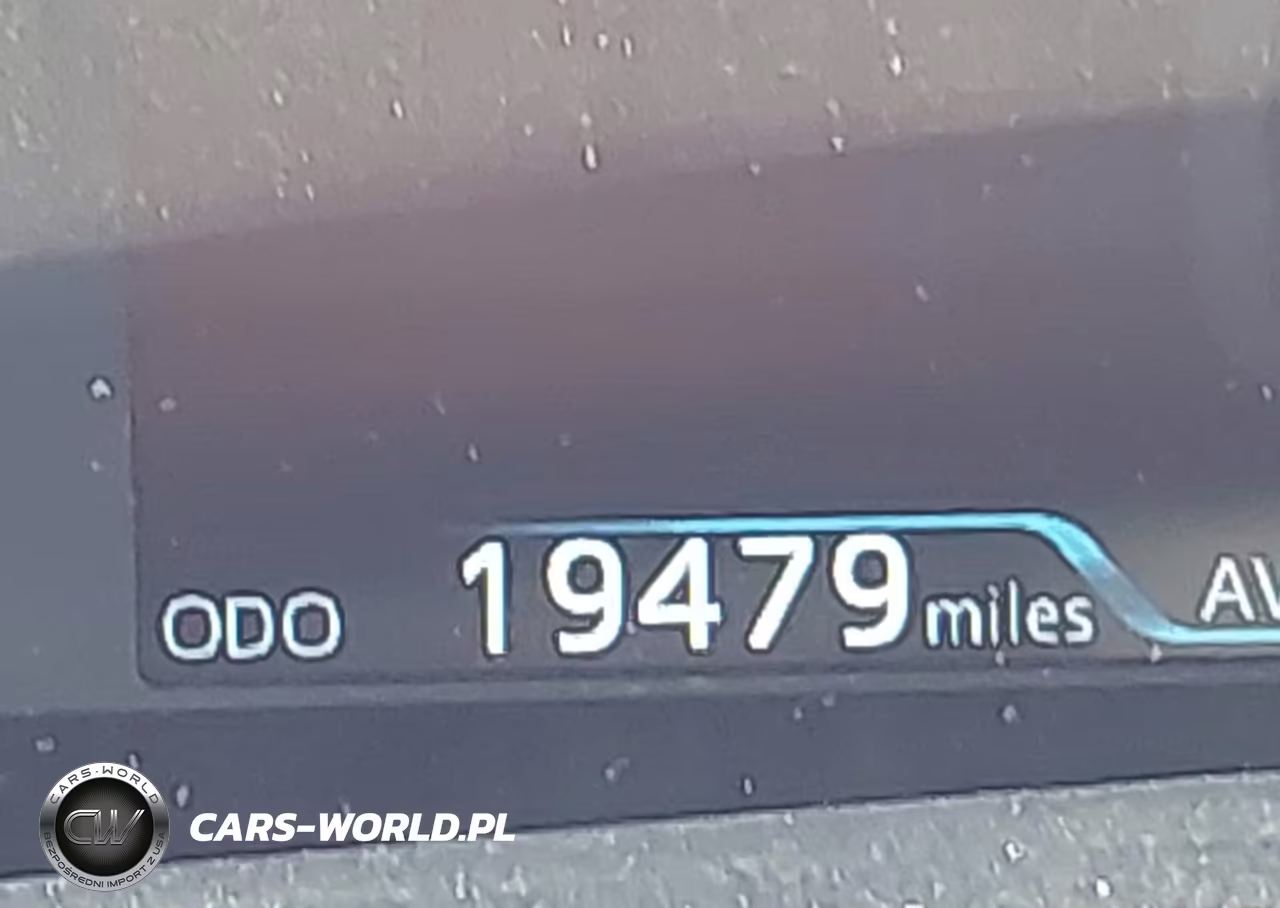 2018 Toyota Prius Four VIN:JTDKARFU3J3552287 - 15
