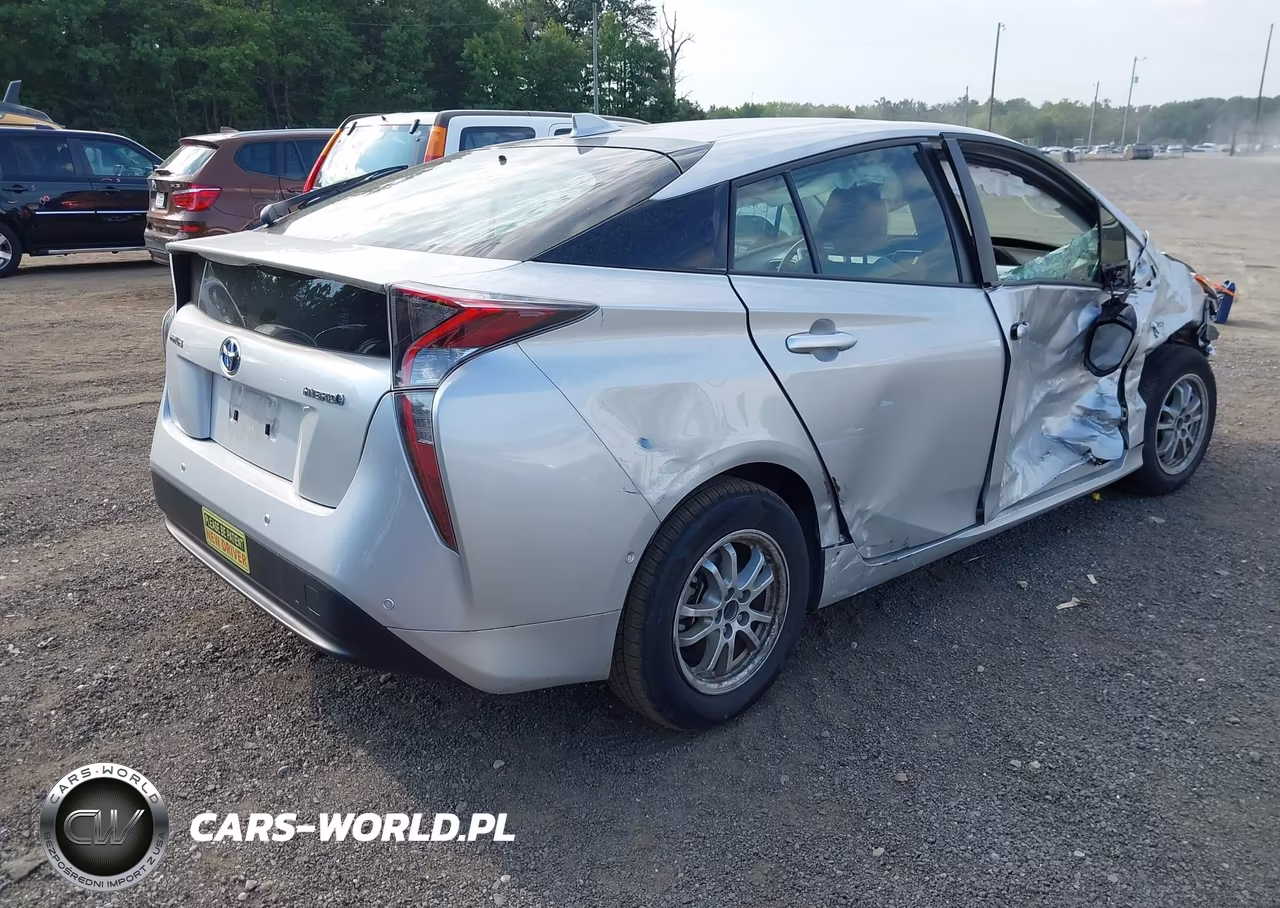 2018 Toyota Prius Four VIN:JTDKARFU3J3552287 - 4
