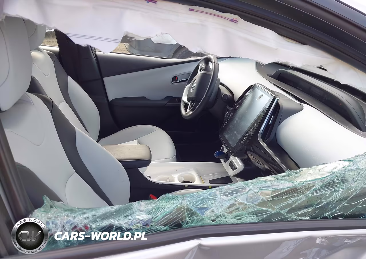 2018 Toyota Prius Four VIN:JTDKARFU3J3552287 - 5