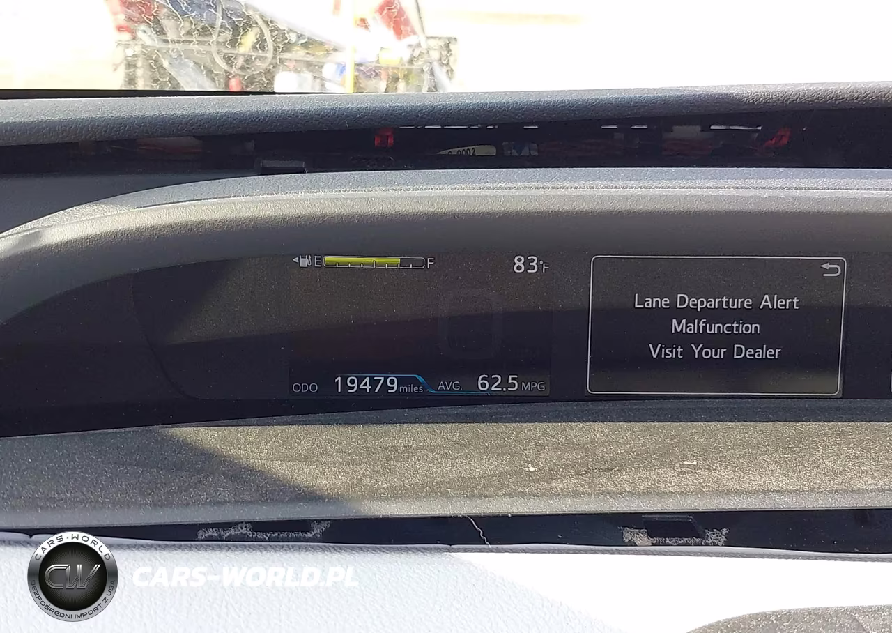 2018 Toyota Prius Four VIN:JTDKARFU3J3552287 - 7
