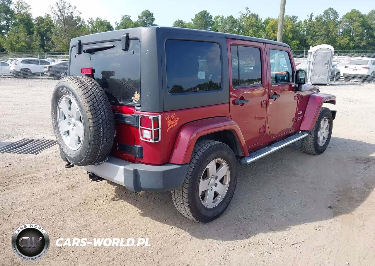 2012 Jeep Wrangler Unlimited Sahara VIN:1C4BJWEG5CL184515 - 4