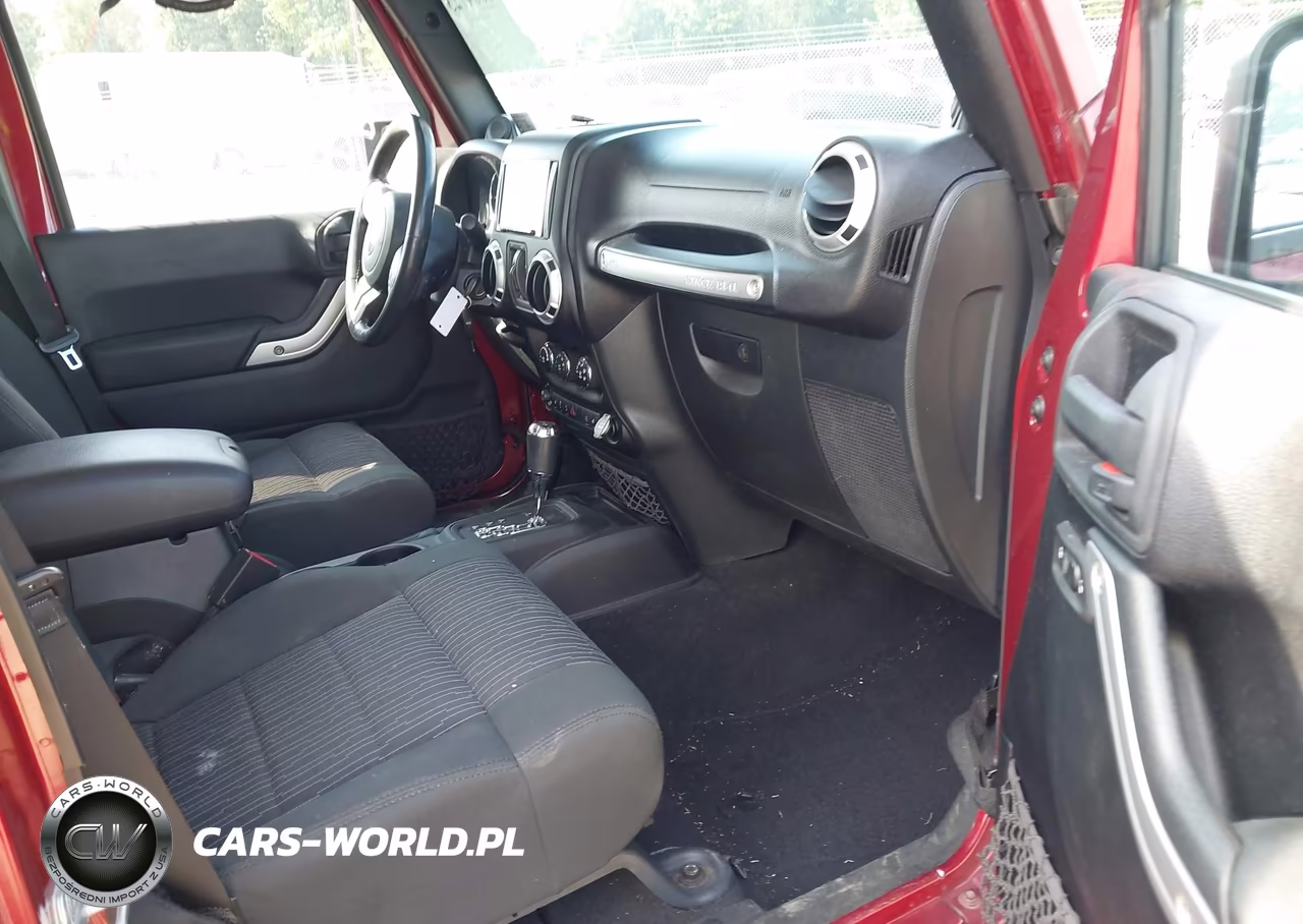 2012 Jeep Wrangler Unlimited Sahara VIN:1C4BJWEG5CL184515 - 5