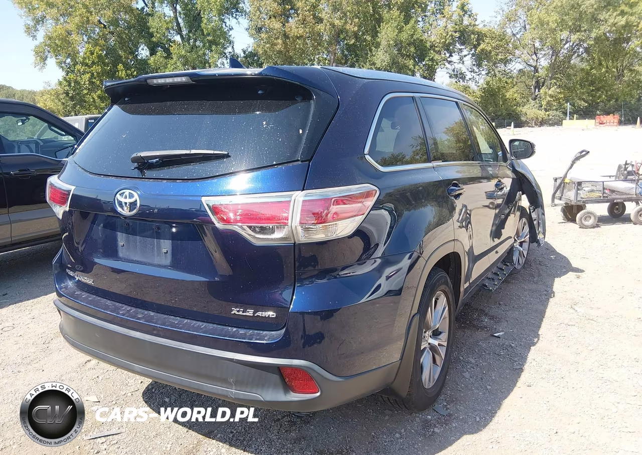 2015 Toyota Highlander Xle V6 VIN:5TDJKRFH3FS137150 - 4