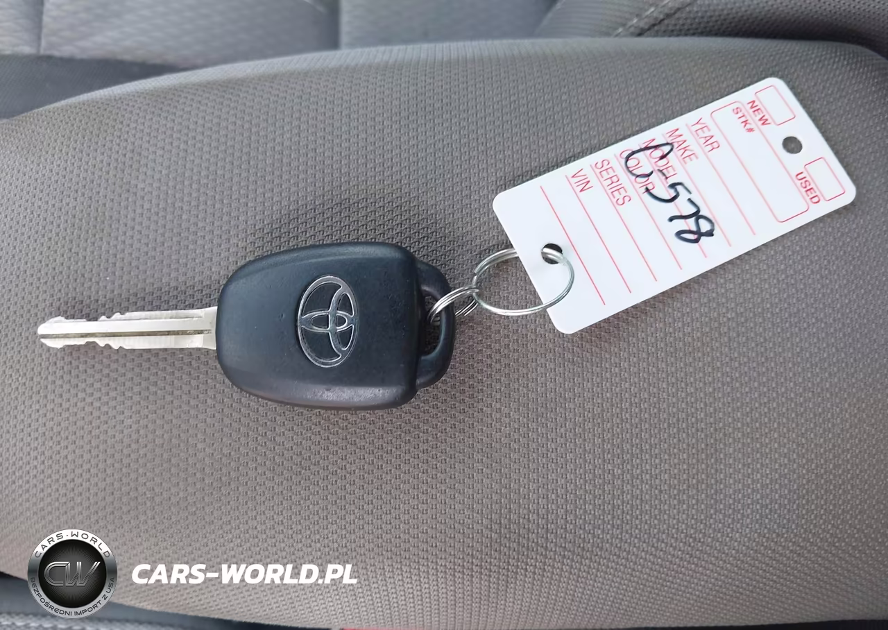 2018 Toyota Corolla Le VIN:2T1BURHE0JC057064 - 11