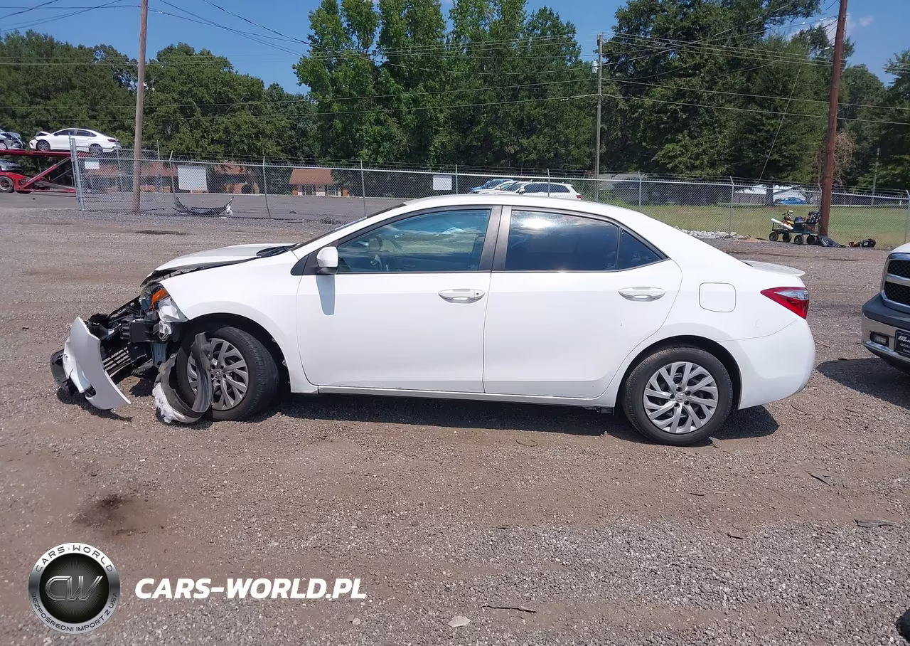 2018 Toyota Corolla Le VIN:2T1BURHE0JC057064 - 14