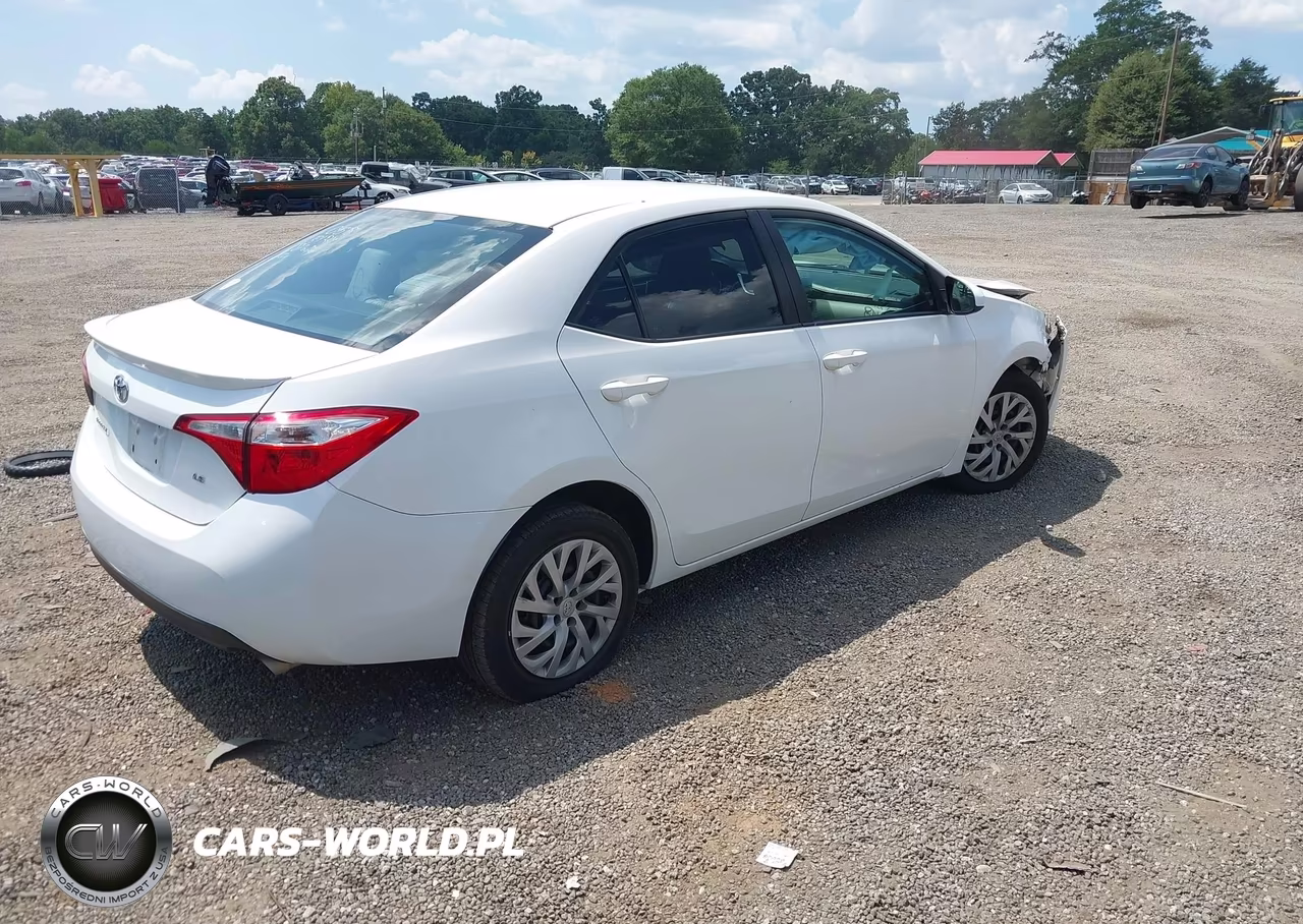 2018 Toyota Corolla Le VIN:2T1BURHE0JC057064 - 4