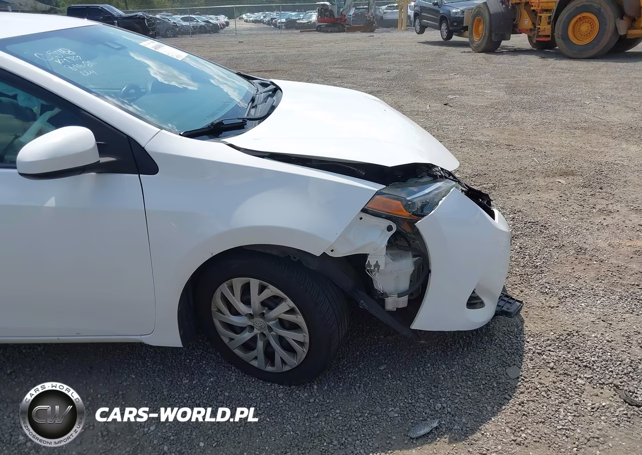 2018 Toyota Corolla Le VIN:2T1BURHE0JC057064 - 6