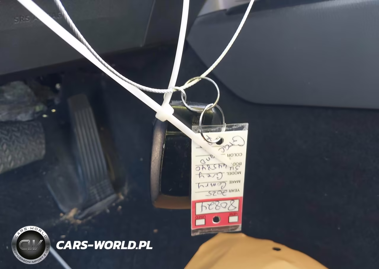 2025 Toyota Camry Le VIN:4T1DAACK0SU645840 - 11